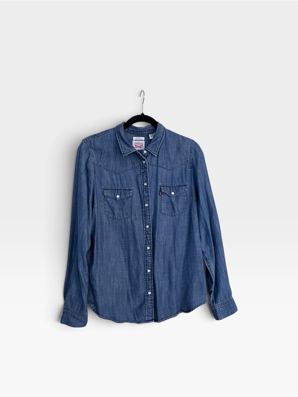 Levi's Women's Indigo Denim Button-Down Shirt sz large